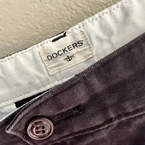 Dockers Men's Black Shorts Size 34 - Picture 3 of 7